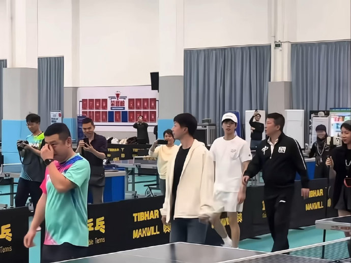 马龙林高远私下球馆合体引热议！球迷齐呼“好久不见”