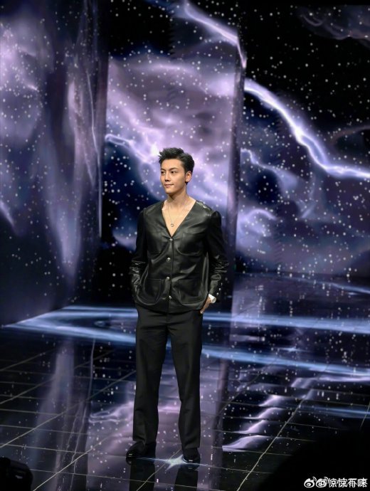 陈伟霆红毯生图帅到像AI生成！41岁状态引热议