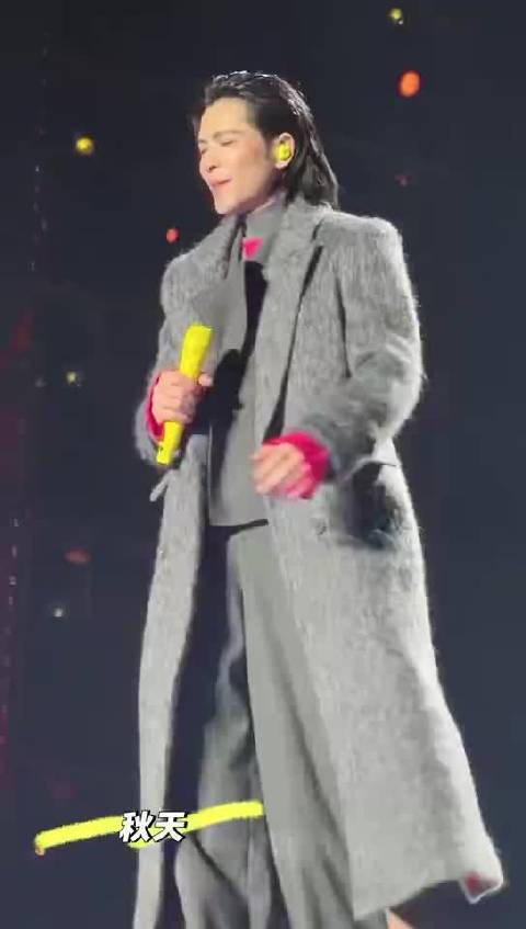 撒贝宁韩红萧敬腾亮相企业年会，万人合唱掀翻屋顶