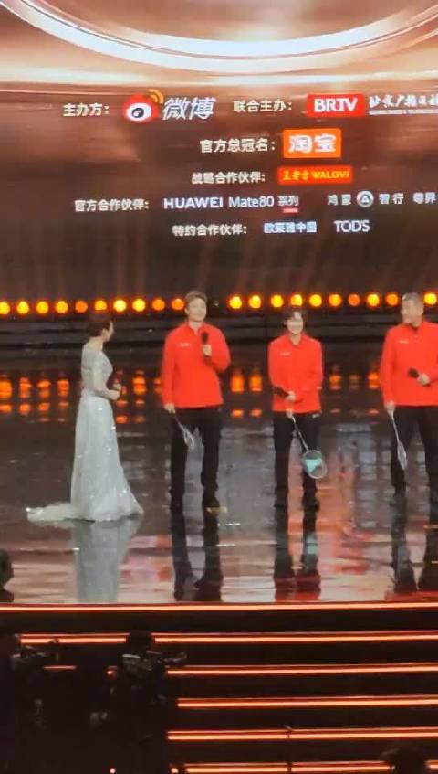 石宇奇抬手就是一个现场清唱