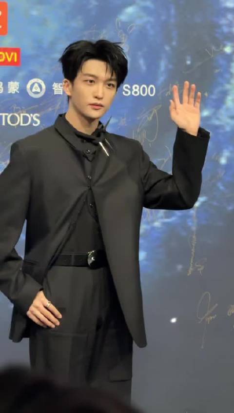 李莎旻子红毯求票黄子弘凡鸟巢演唱会未开先火