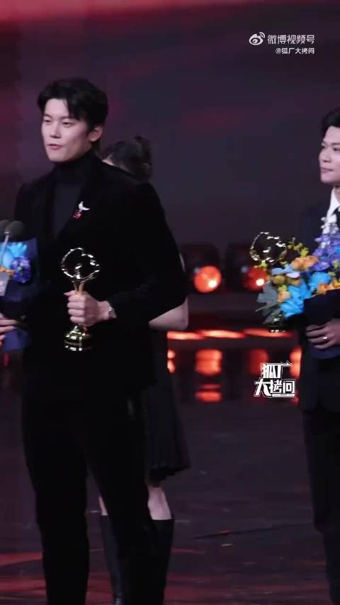 『9700』 20260205 微博之夜领奖掉落 笑的好温柔！ cr