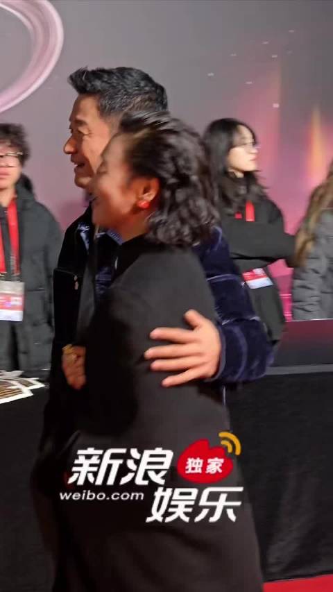 《镖人》主演吴京、惠英红微博之夜同框热聊有