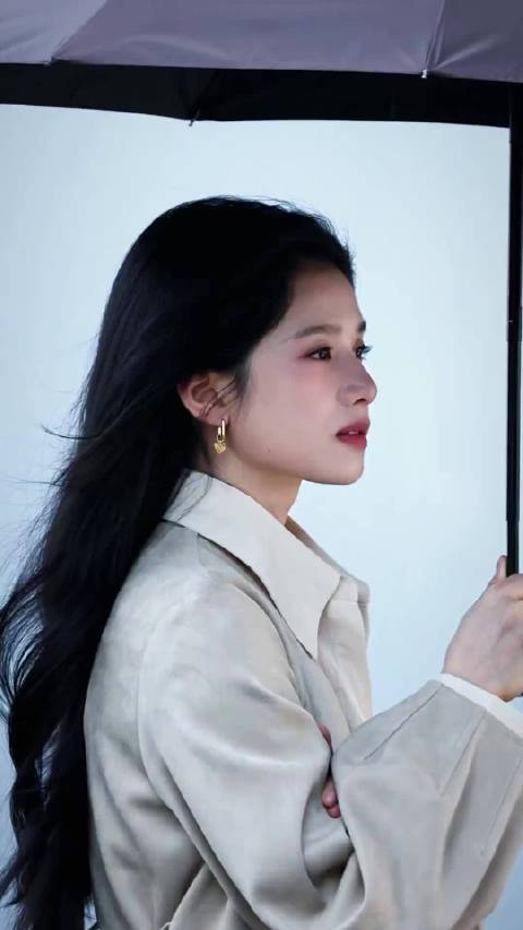 张婧仪待播剧《野狗骨头》等三部作品引期待