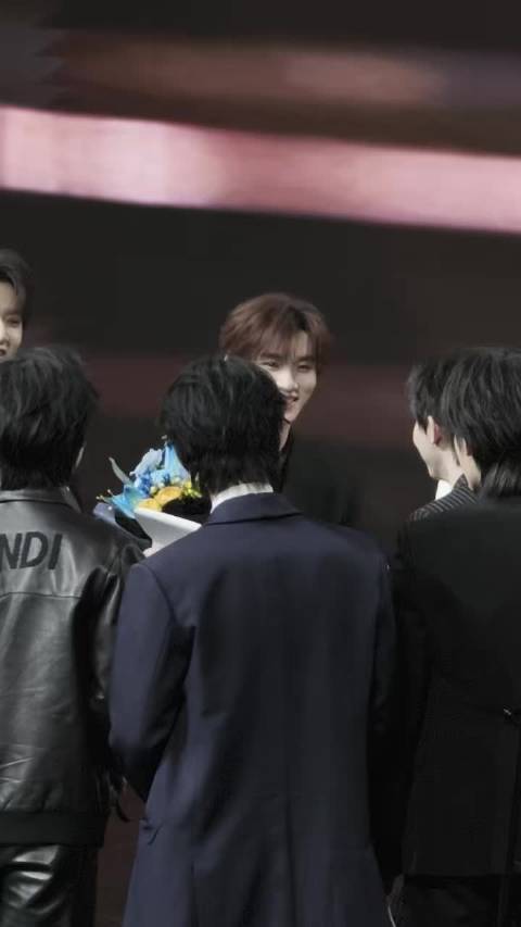 马嘉祺舞台公开向李飞道歉