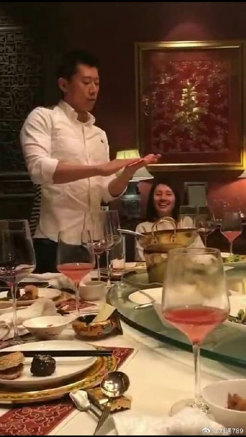 夏雨 变魔术，像迷妹一样