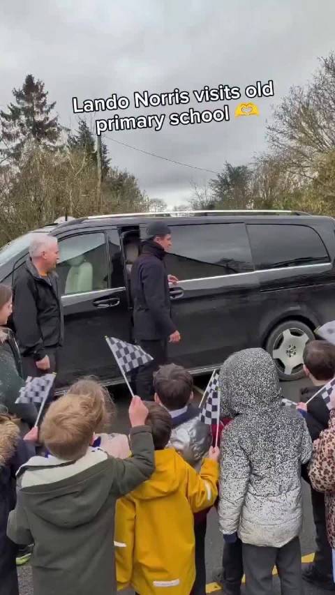 F1冠军坚持每年为学校孩子寄圣诞礼物