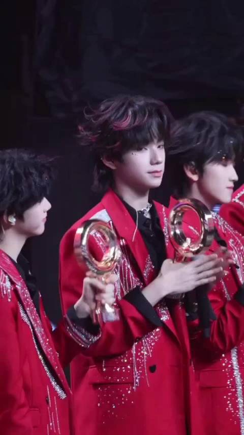 踏星摘月王橹杰，壮志凌云意少年