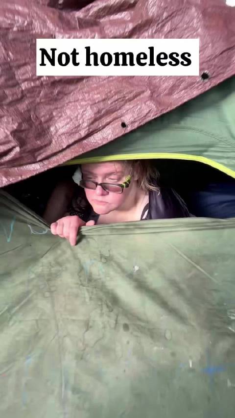 美国白人女子日夜流浪，庇护所与帐篷间辗转