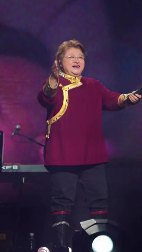 撒贝宁主持韩红萧敬腾张信哲献唱，万人年会变顶配演唱会