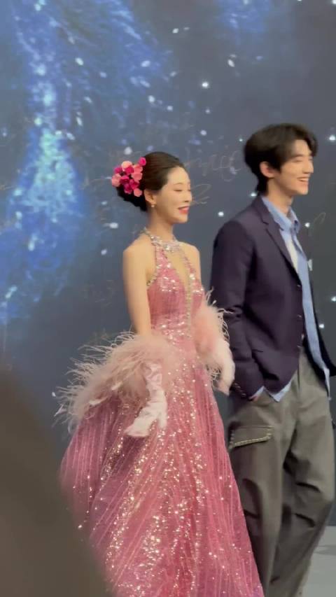 祝绪丹 人比花娇 我家红毯满分女就这样水灵灵地美翻世界