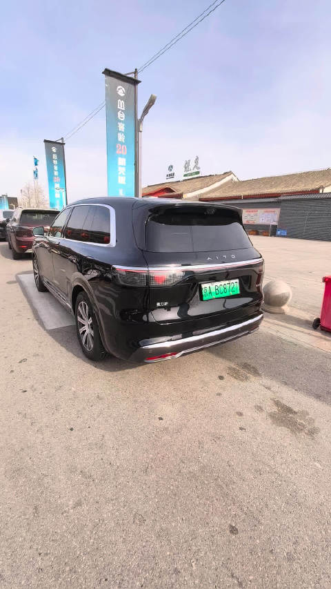 休息区停车，一台M9两台M8，问界人传人现象过于严重