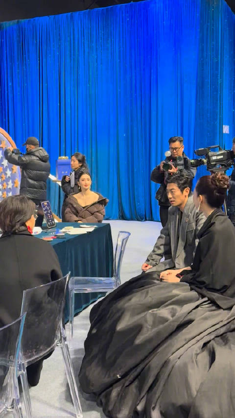 备场区，李少红、朱亚文、佟丽娅、童瑶热聊中