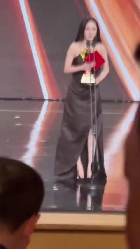 杨幂39岁凭《生万物》转型成功，获总台视后认证