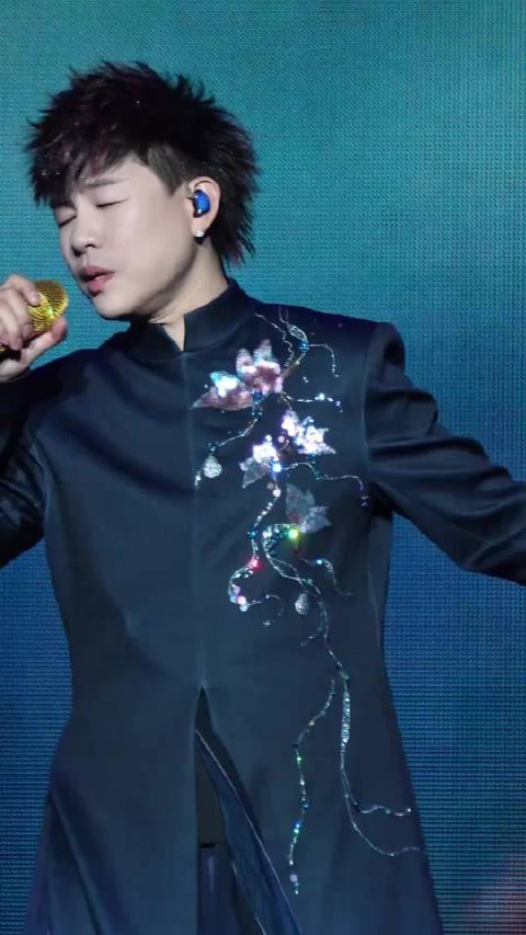 胡彦斌回应粉丝夸赞腼腆害羞，26年巡演官宣