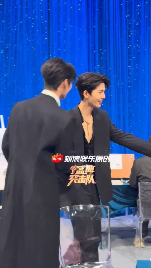 张凌赫周柯宇景甜同框互动