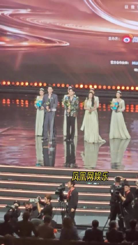 恭喜@敖瑞鹏的微博 @曾舜晞Joseph @Crystal张天爱