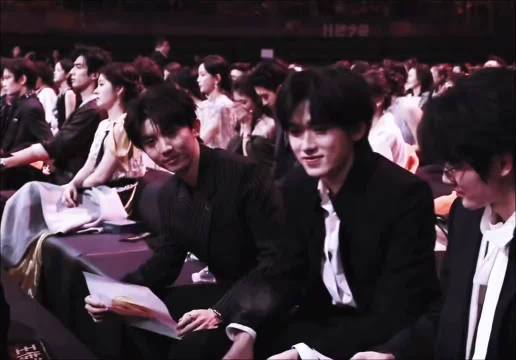 总裁做派 啊啊啊！感觉马嘉祺呼吸都是在勾引我的意思啊