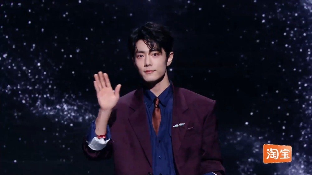 肖战出场造型来啦！霸屏气场全开