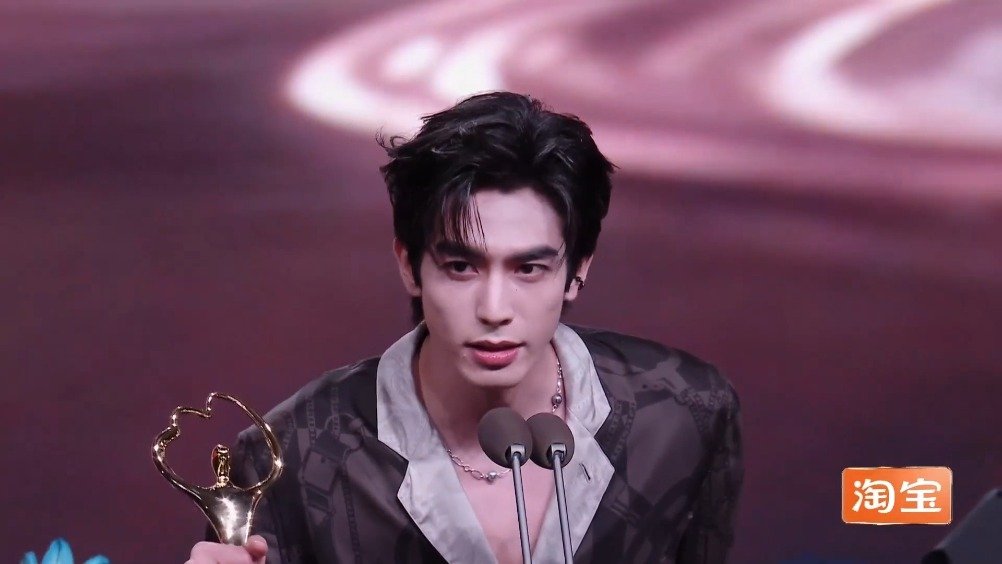 宋威龙回应获年度飞跃演员：“希望爱我的、我爱的人能够平安幸福”