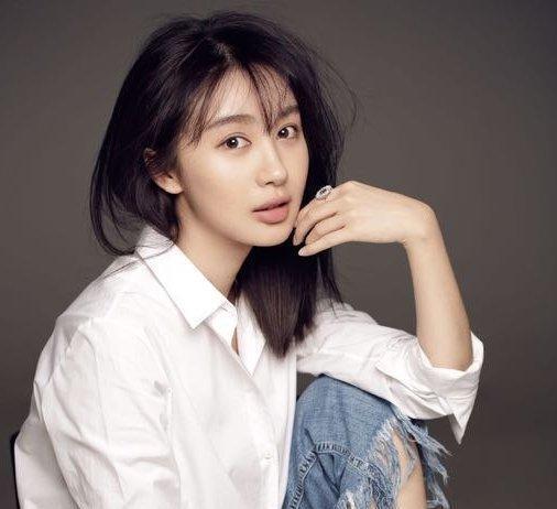 李菲儿为假唱道歉，鞠躬90度，态度诚恳，网友：这就完了？