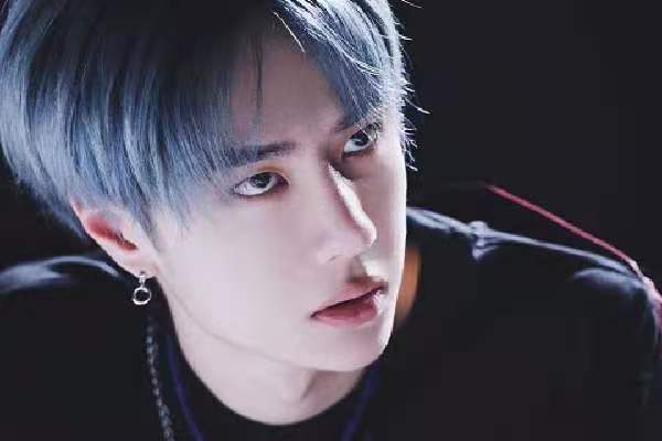 王一博又参演电视剧了，一身中山装帅气十足，演技也长进了不少！