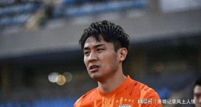 记者：山东泰山球员吴兴涵已正式启程，前往天津津门虎队报到