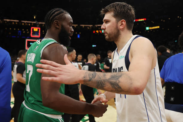 NBA总决赛凯尔特人VS独行侠G1半场比分数据 - 球迷屋