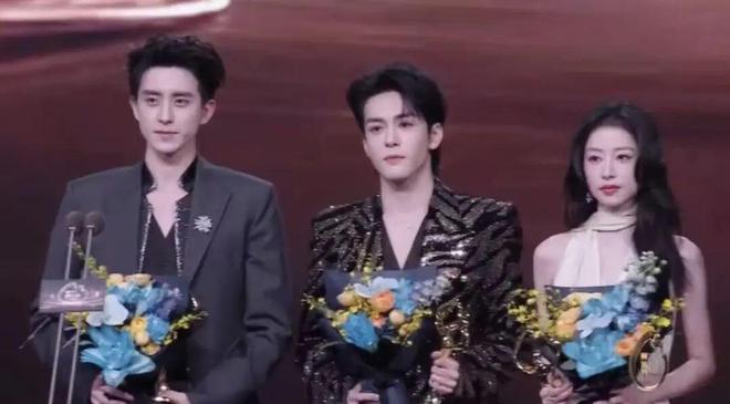 热搜 | 颁奖现场突发不适缺席！知名演员回应！