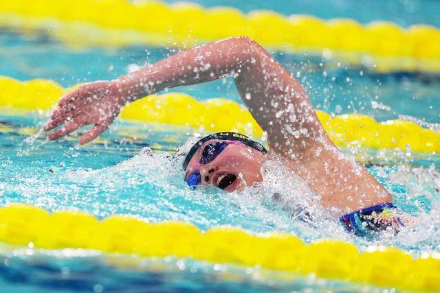 中国泳坛荣耀时刻：覃海洋李冰洁荣膺2025年度亚洲最佳泳将