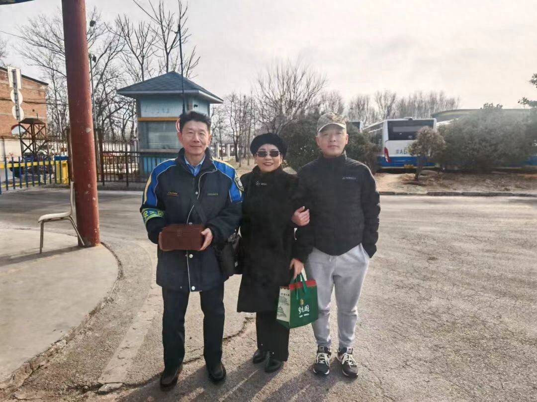 女乘客遗失6斤黄金 公交司机帮找回