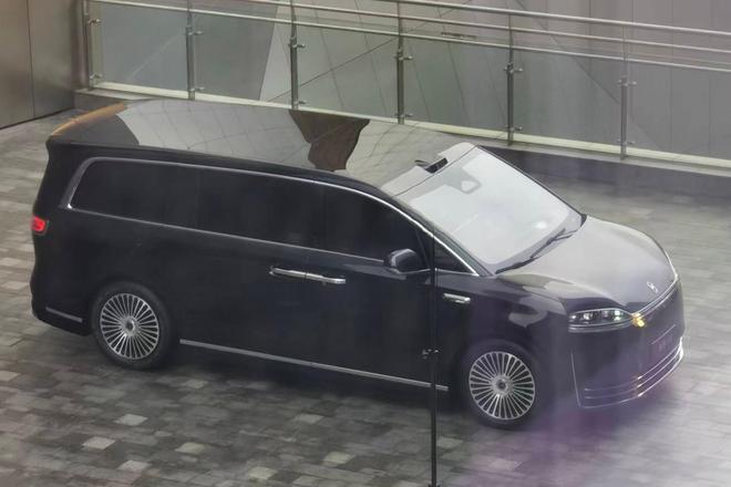 鸿蒙智行首款MPV新车，智界V9无伪装谍照曝光