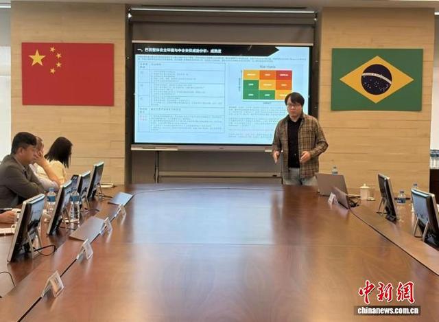 中企代表授课。巴西中企协供图