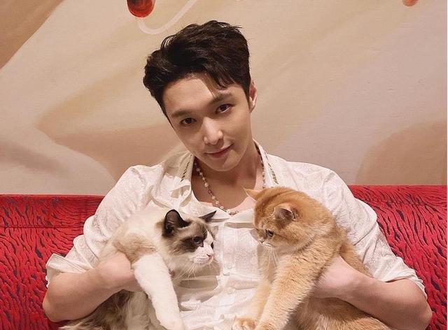 张艺兴由你年度人气歌手top1！敬业有才华的小绵羊你喜欢吗？