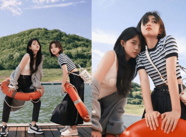 张子枫和欧阳娜娜合体拍杂志封面，欧阳娜娜上演捧脸杀