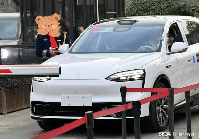 “华为系”M字辈新成员！问界M6再度露面，外观动感，神似保时捷