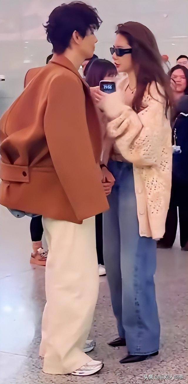 戚薇李承铉近照显难堪，女方干瘦脸僵肿，男方头发稀疏神似具俊晔