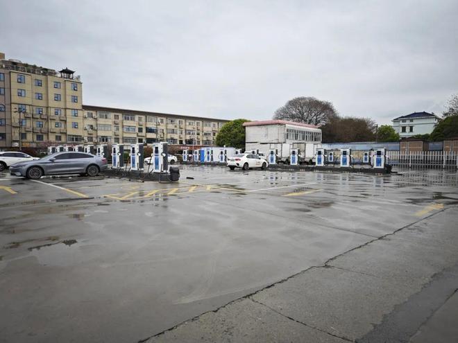 停车+充电+驿站！萧山公共停车场变身小型“服务区”！