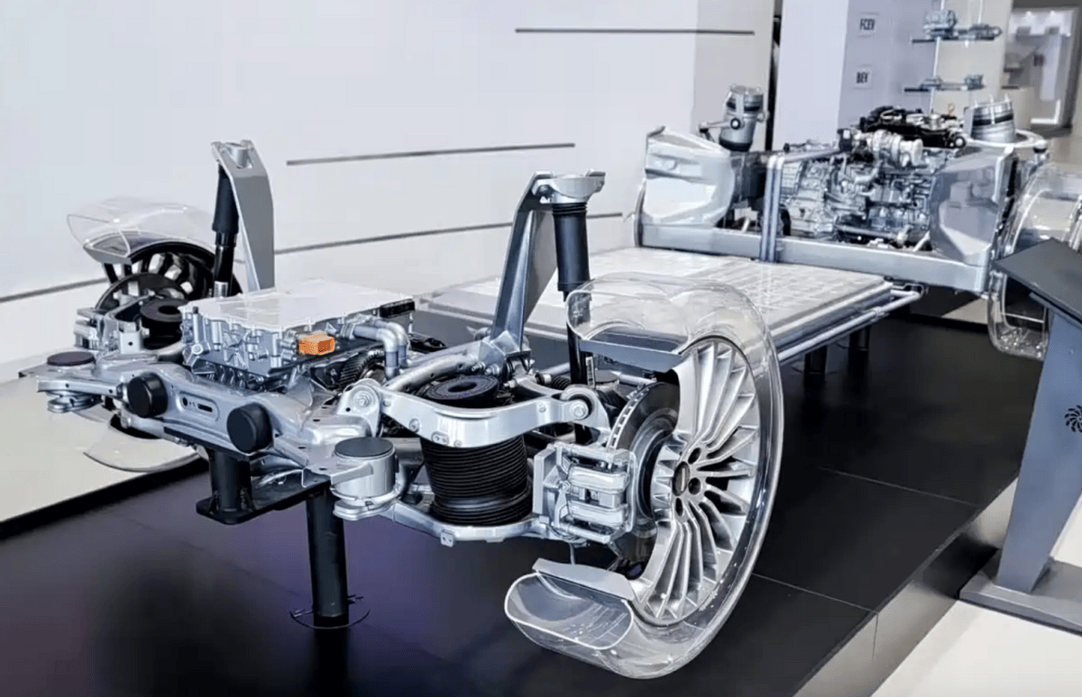 魏牌V9X预告图，尺寸不小，2.0T插混来战？