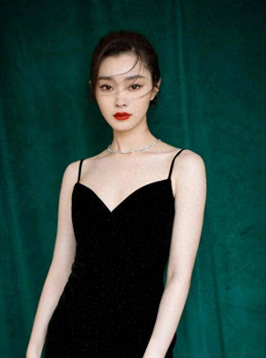 36岁的宋轶再破“天花板”,事业越做越好,用实力证明了自己