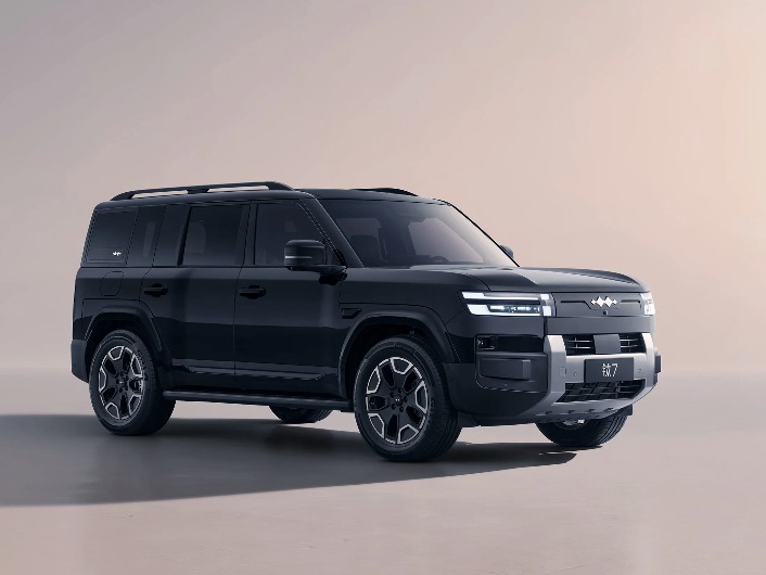 钛系列第二款量产车上市 方程豹熊甜波：2026年将推轿车系列产品