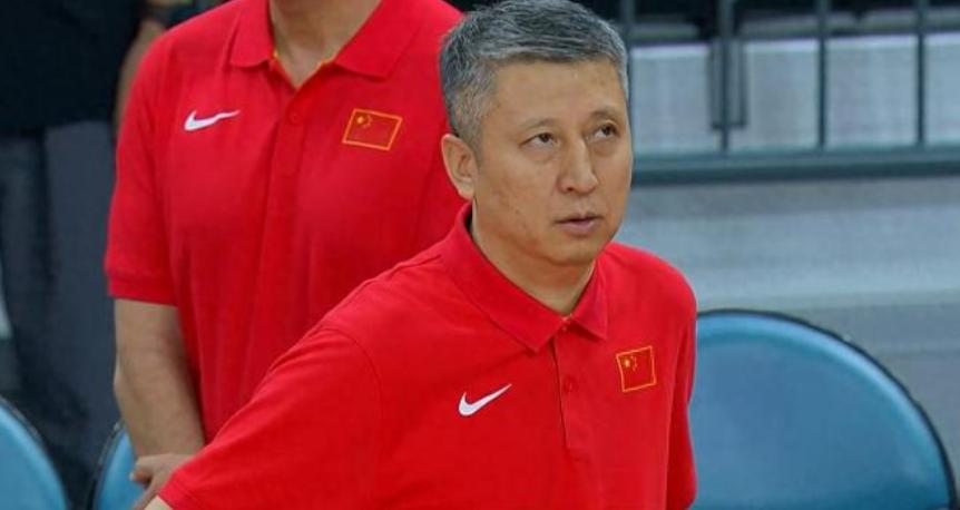 郭士强霸气！其他主帅不敢用的人 被他招入中国男篮 草根三级跳逆袭