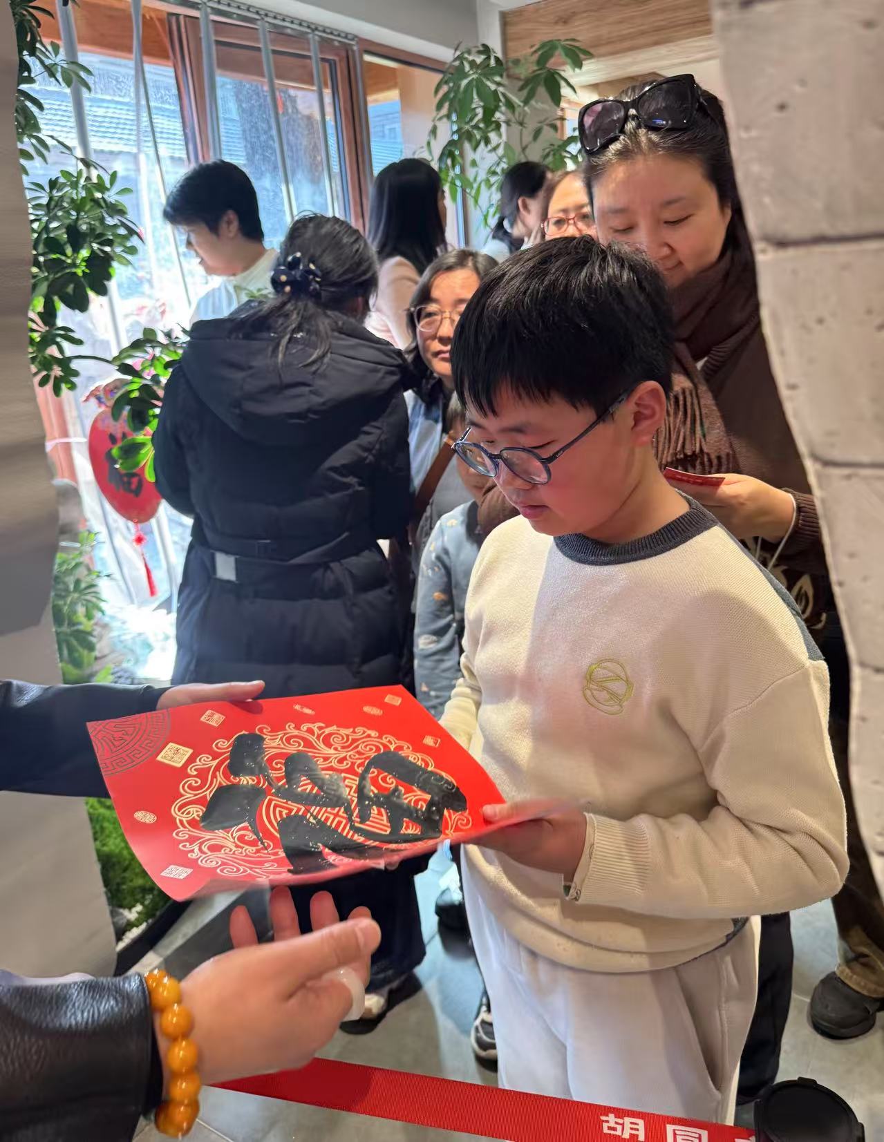 2月4日，「迎新春送福字」弘揚中國傳統文化之北京民俗主題活動在北京市磚塔胡同·胡同之根文化空間舉行。新京報記者徐彥琳 攝