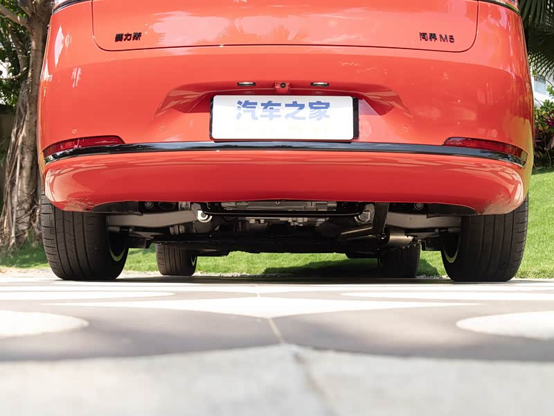 问界M5的底盘调校偏向舒适还是运动?