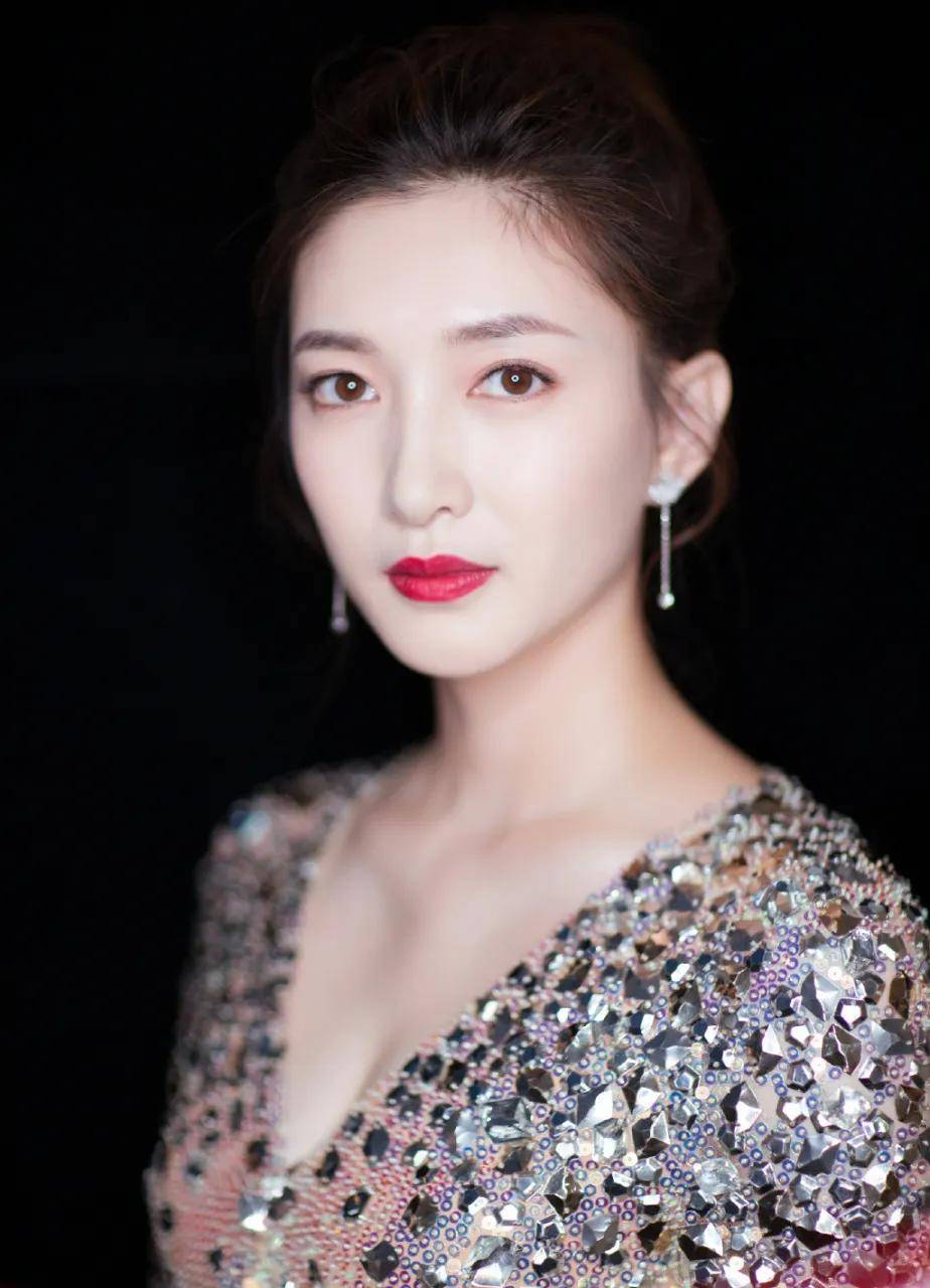 江疏影:从“平庸美女”到影视圈“女神”，她的故事比电视剧还精彩