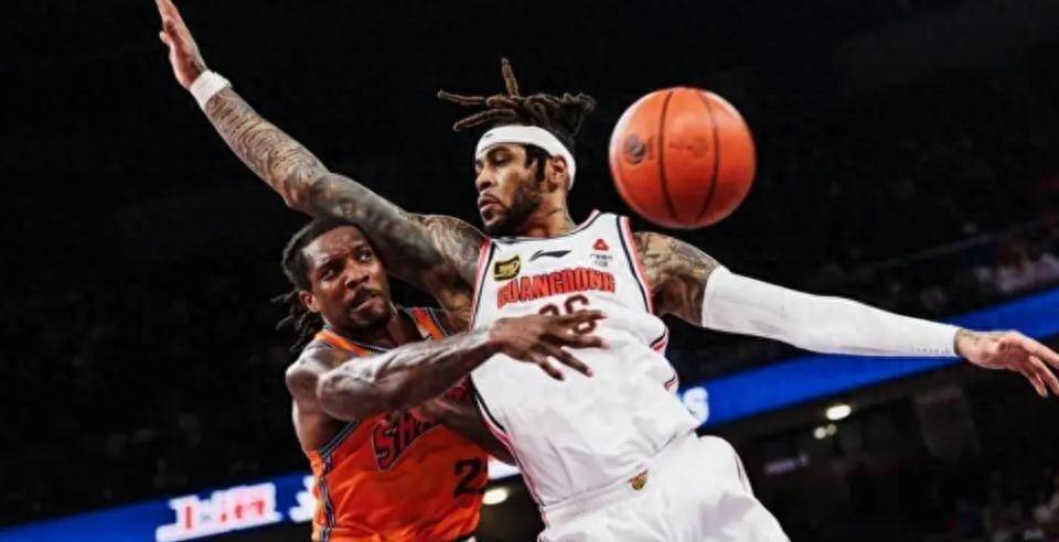 辽宁又签下一名超级外援!广东弃将又回辽篮:联手杨鸣争夺第5冠