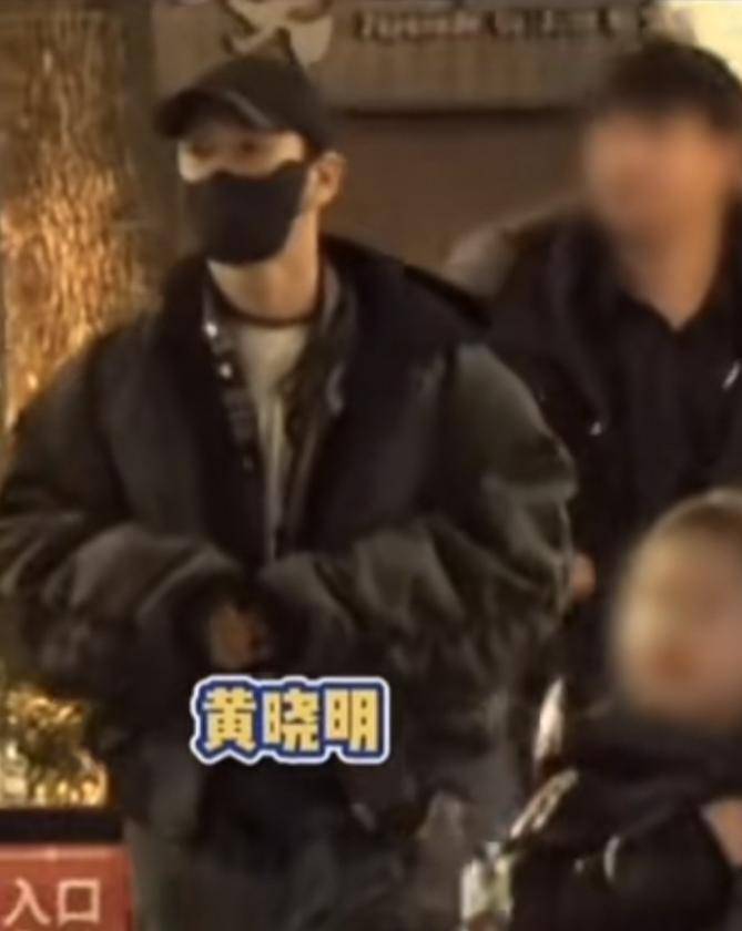 黄晓明baby合体为儿子庆生！9岁小海绵戴老虎帽，迪士尼玩耍开心