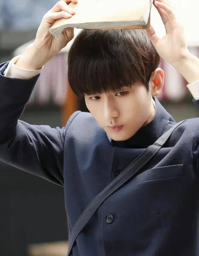 男明星“中山装”大赏:成毅王一博又正又帅,朱一龙让人移不开眼