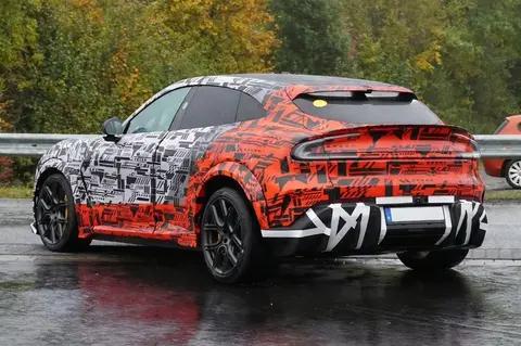 小米YU7 Ultra伪装车现身纽北：旗舰SUV研发进入性能测试阶段