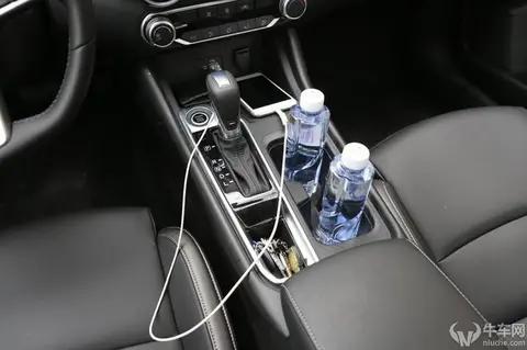 储物空间20处，第14代轩逸能装下你的全部“零七杂八”吗？